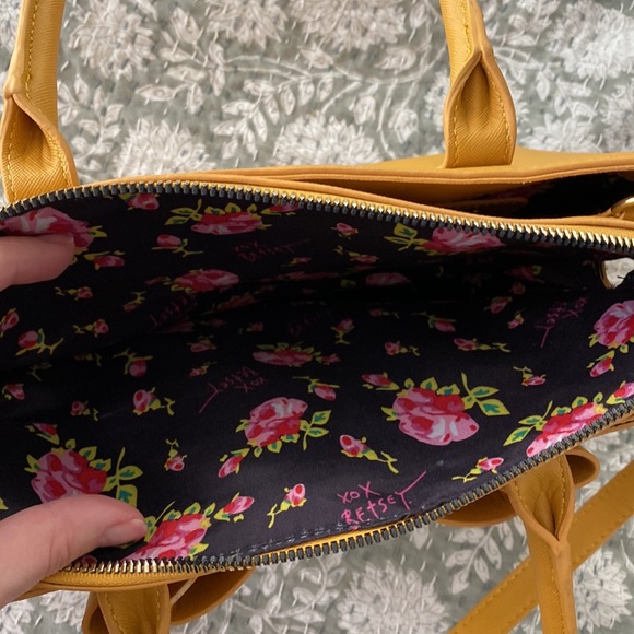 Betsy Johnson shoulder bag in yellow, GUC - Picture 4 of 10